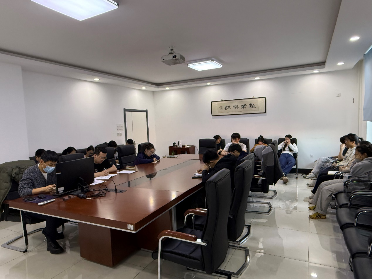 農業中心研究生黨支部學習貫徹黨的二十屆四中全會精神